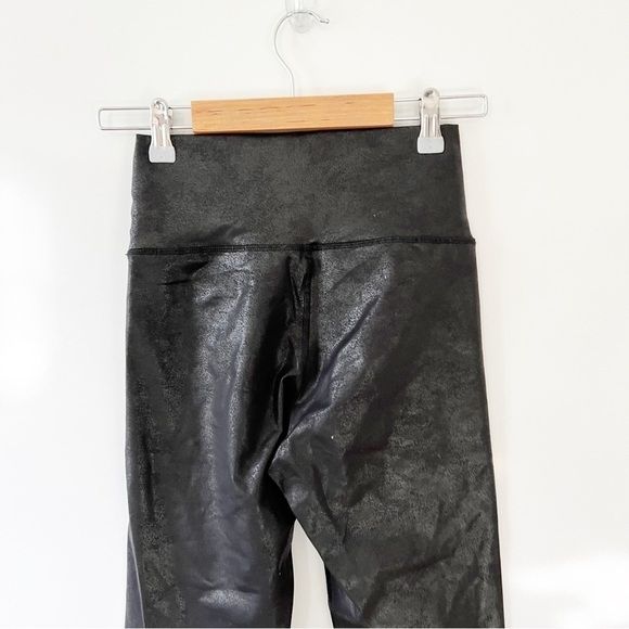 OFFLINE By Aerie Hugger Crackle Crossover Legging - Picture 6 of 12